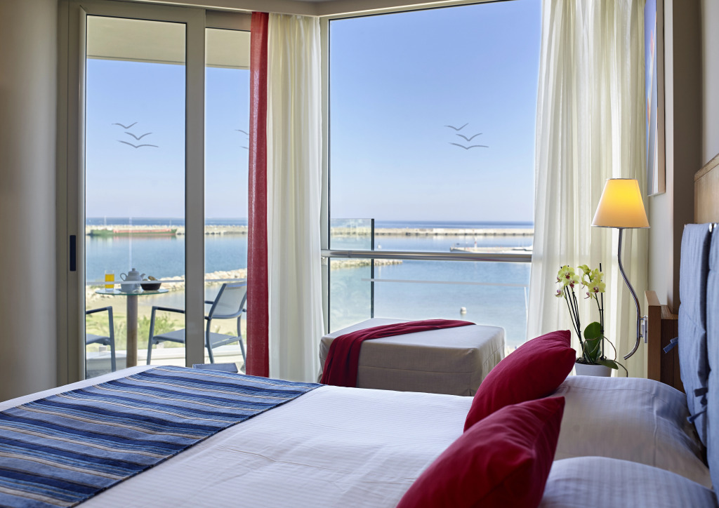 Kyma Suites Beach Hotel