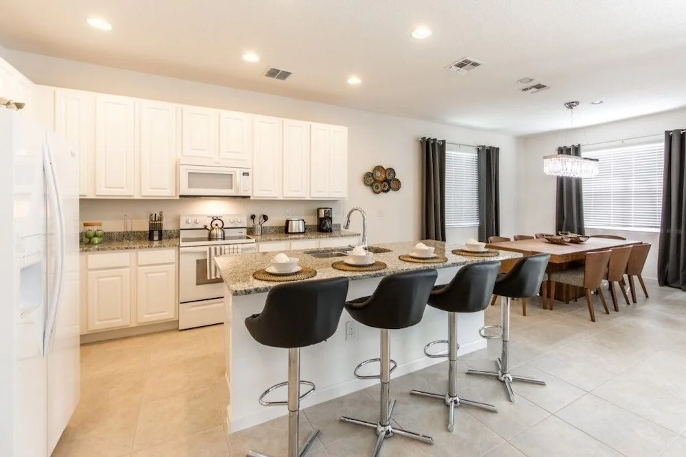 Private Beautiful Furnished ! 5 Bedroom Home