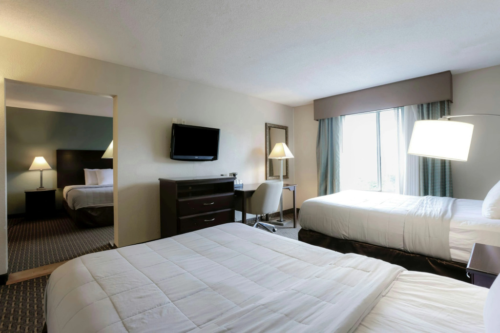Copley Inn & Suites By OYO Akron OH