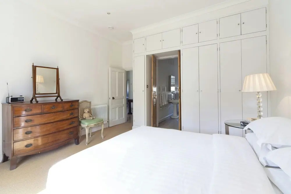 Bassett Road IV by Onefinestay