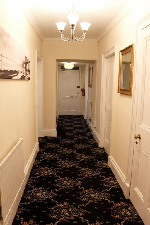 3 Bedroom Apartment On The Royal Mile