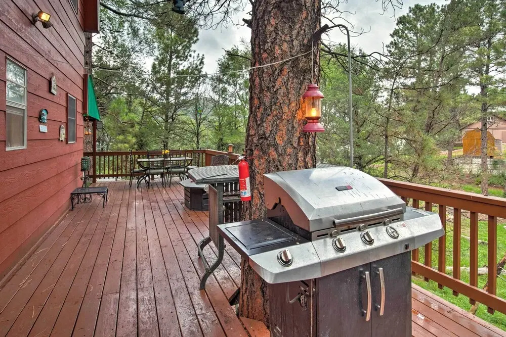 Ruidoso Cabin w/ Deck & Grill < 3 Mi to Race Track