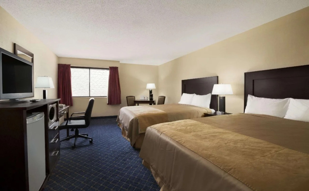 Clarion Pointe Medicine Hat Saamis Tepee