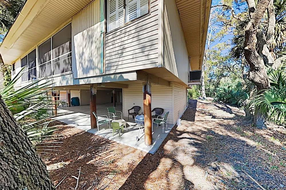 New Listing! Updated Golf Course Condo, Near Beach cottage