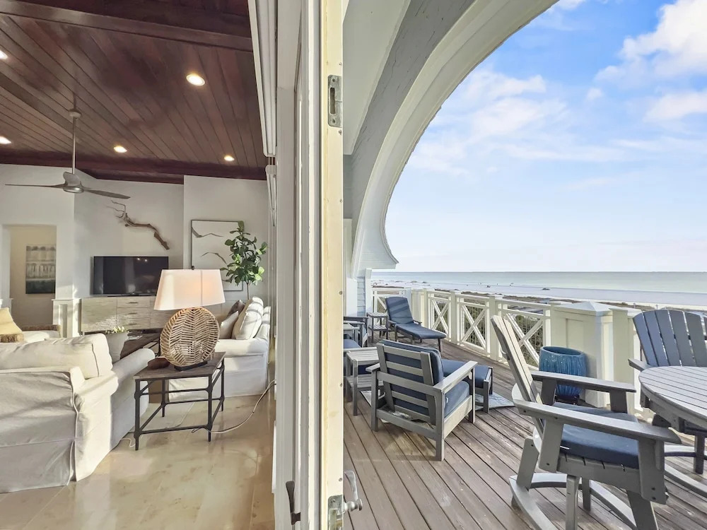 Views From Above 3 Bedroom Condo by RedAwning