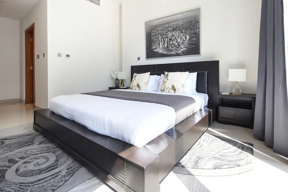 Spacious 2BR Dubai Marina Apartment, Amazing Location!