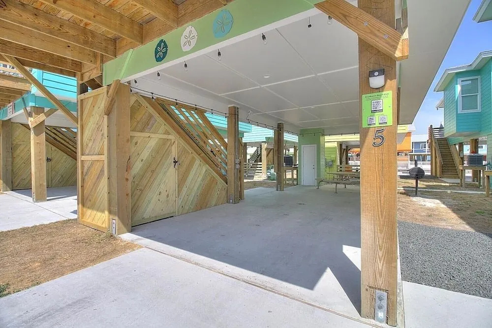 Woodhaven Beach Club 2 Bedroom Bungalow by Redawning