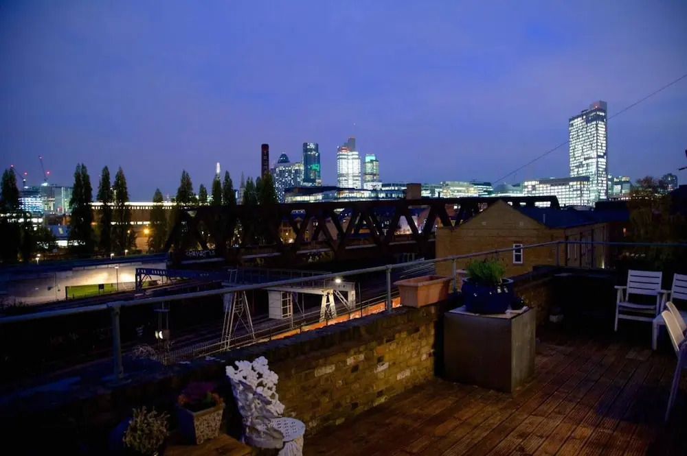 Large Shoreditch 2/dbl bed Loft apt