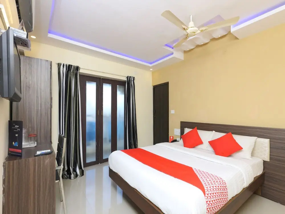 OYO 14037 Central Inn