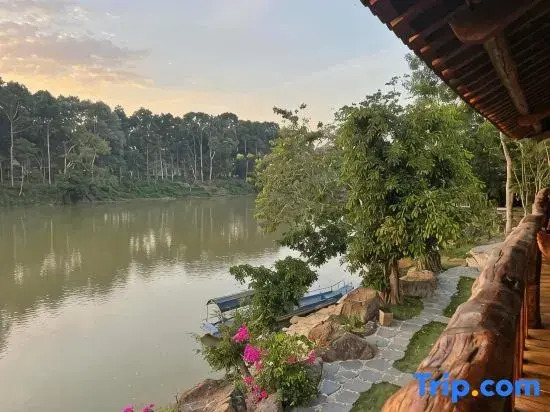 Nam Cat Tien Shack Long House