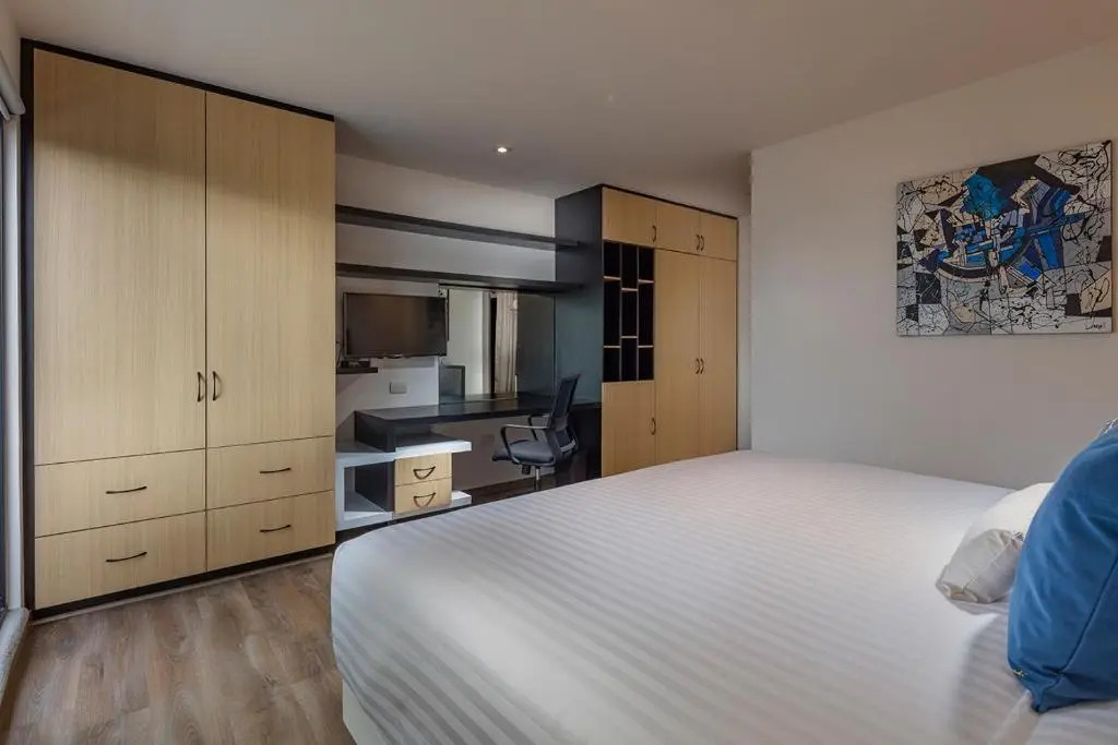 ROOM Hotel & Suites