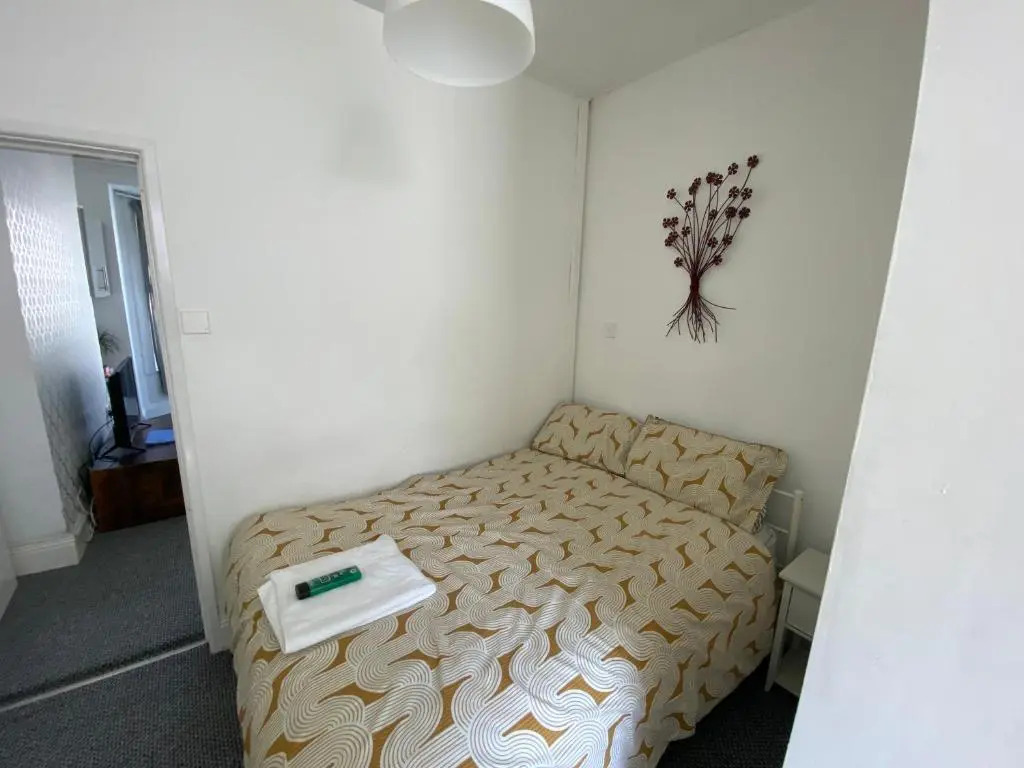 The Walnut Suite Lovely One Bedroom Flat in Stoke.