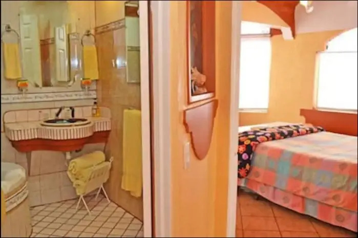 Welcome to Casa Viva Mexico 3-bedrooms 2-bathroms 6-Guests close to Shoping Center & Beach