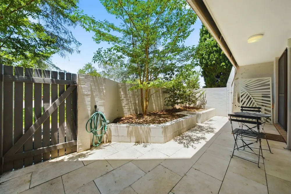 Spacious Bright Apartment With Courtyard and BBQ