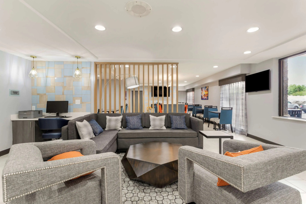 Best Western Plus Cleveland Inn & Suites