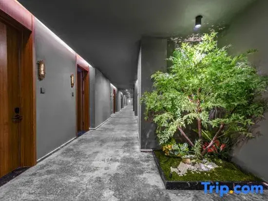 Xiaoqi Art Hotel (Nanjing Wutong Museum  Avenue)