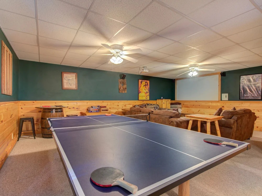 Arrowhead Lodge by Vtrips