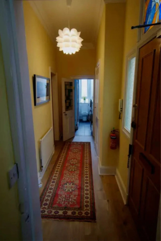 Traditional Edinburgh City Centre Flat