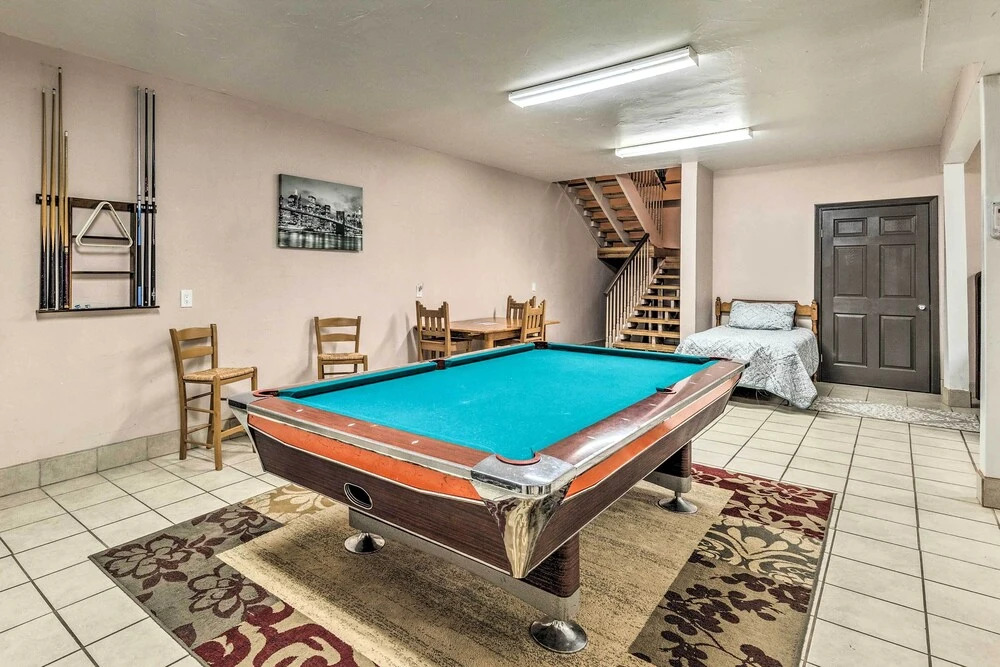 Casa Ruidoso Cabin: Hot Tub, Views & Pool Table!