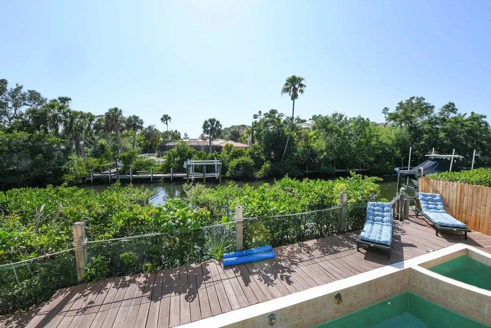 Canal-front Sleeps 10 Pool Spa Private Dock