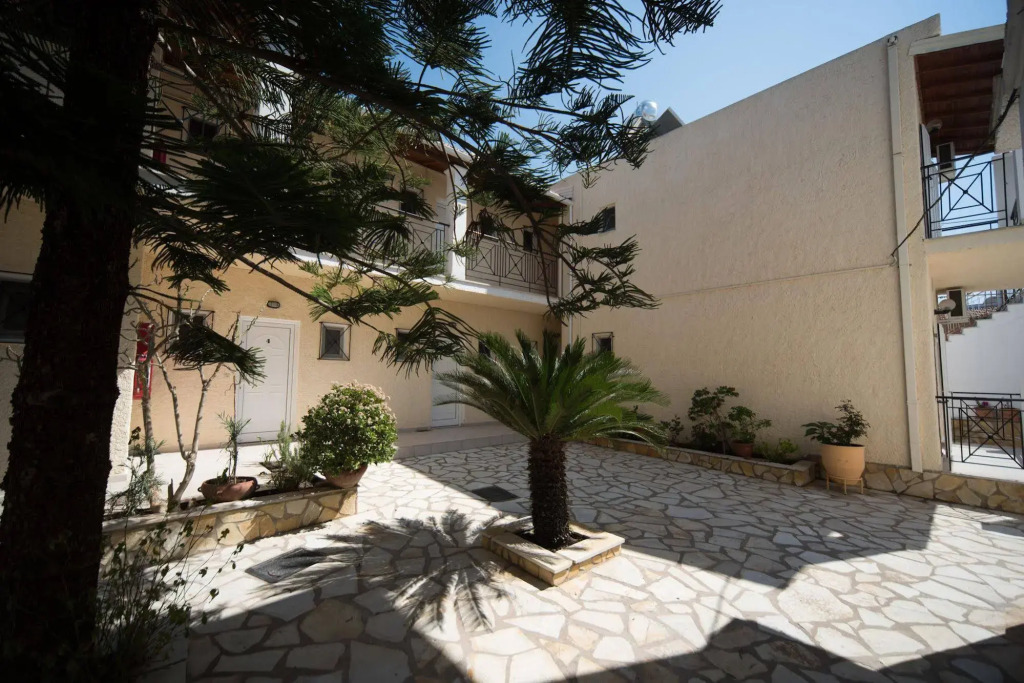 Metaxa Apartments