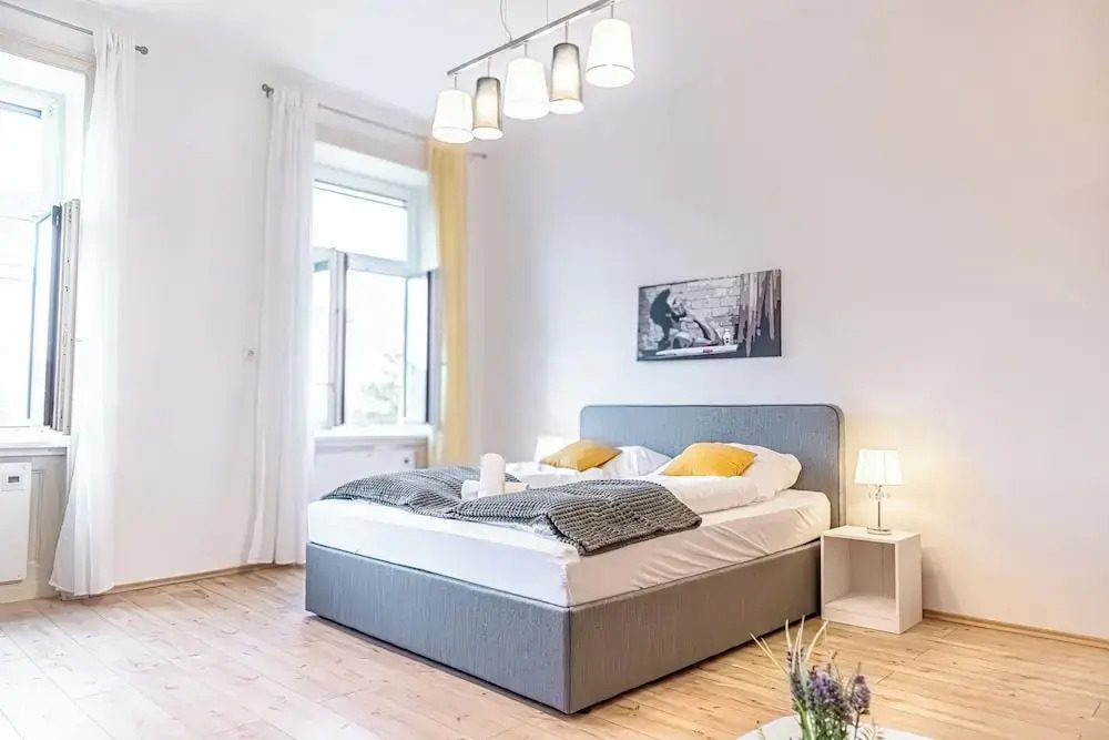 Quick Center Access 2BR Apt For Groups