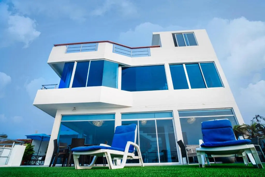 Exclusivo Penthouse frente al mar con acceso a la playa - Club Privado en Manta