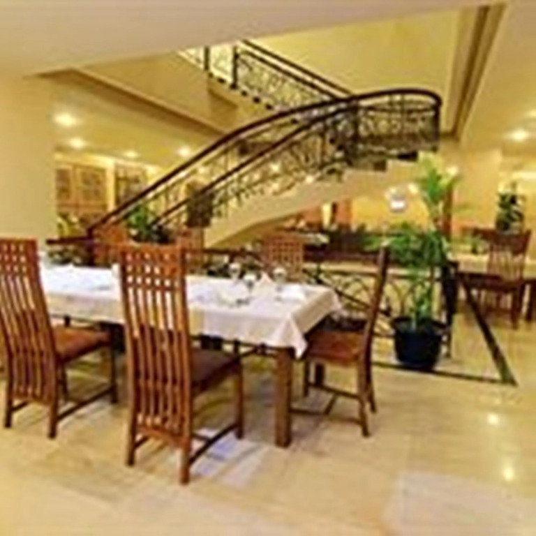 Rocky Plaza Hotel Padang