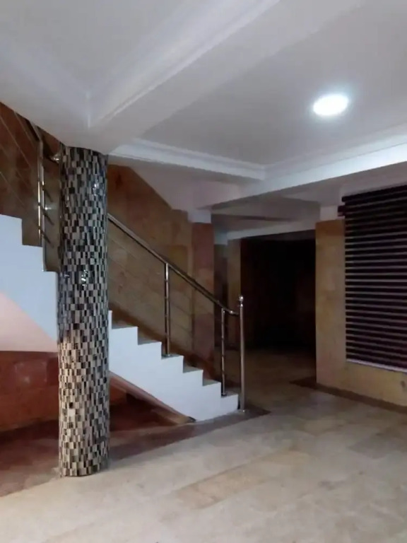 Reeve Court Apartment