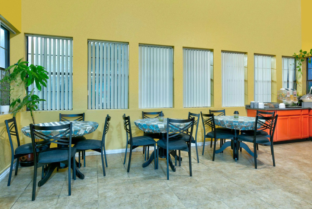 Howard Johnson by Wyndham San Marcos