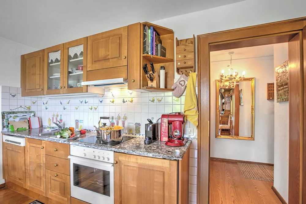 Locarno Area: Quiet Lake View Escape 1