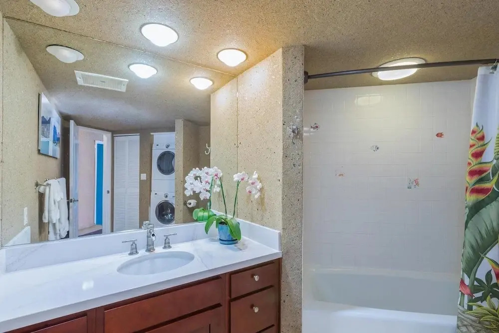 Puu Poa 309 2 Bedroom Condo by Redawning