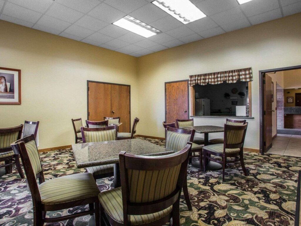 AmericInn by Wyndham Marshfield