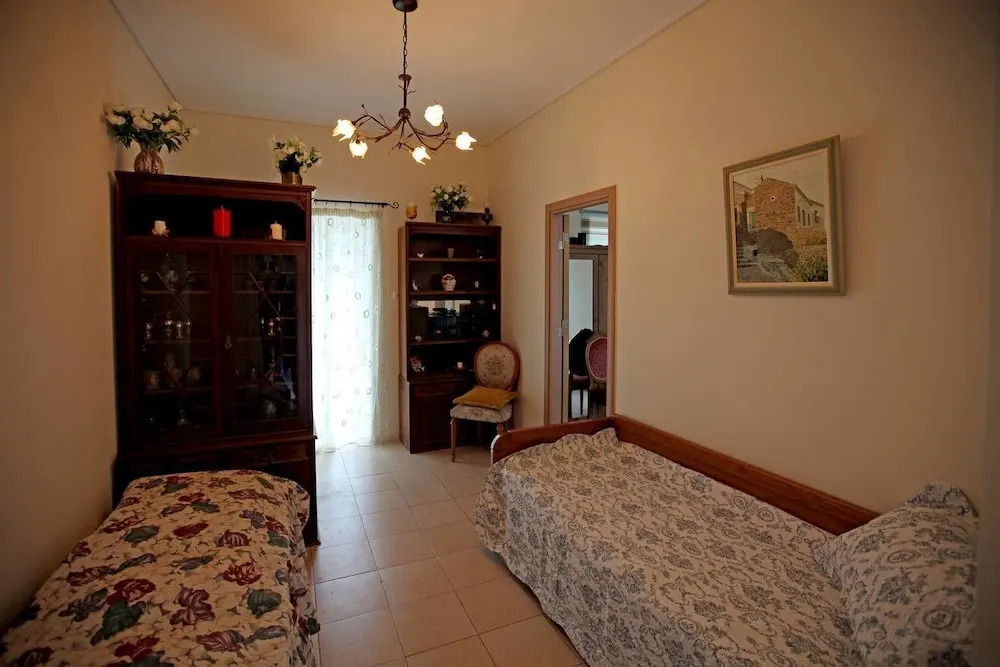Beautiful house in Syneti • Andros