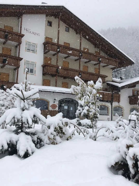 Alpine Touring Hotel-petfriendly
