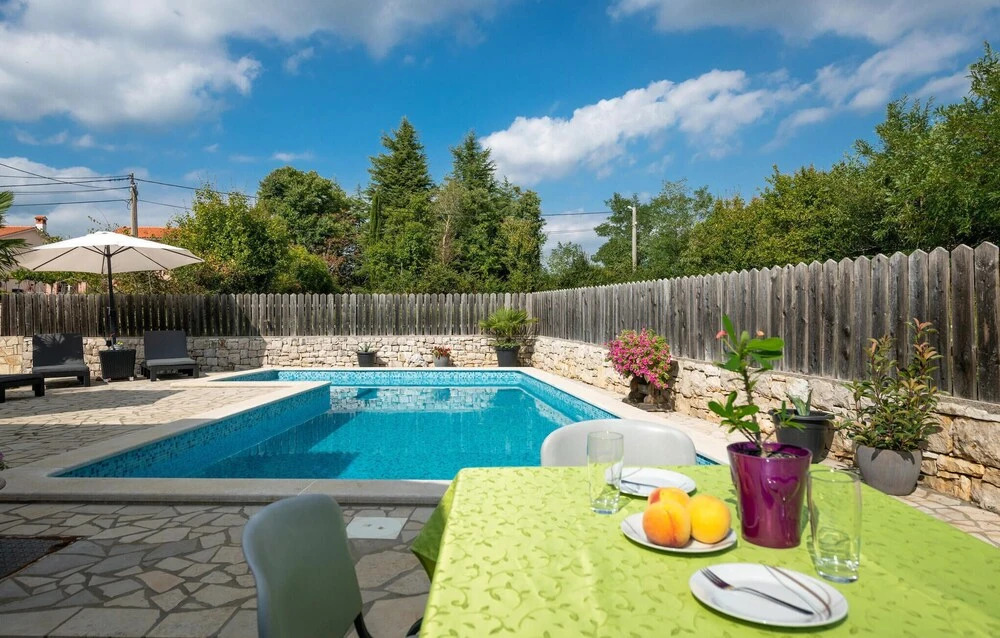 Beautiful Home in Vrecari With Wifi and 4 Bedrooms