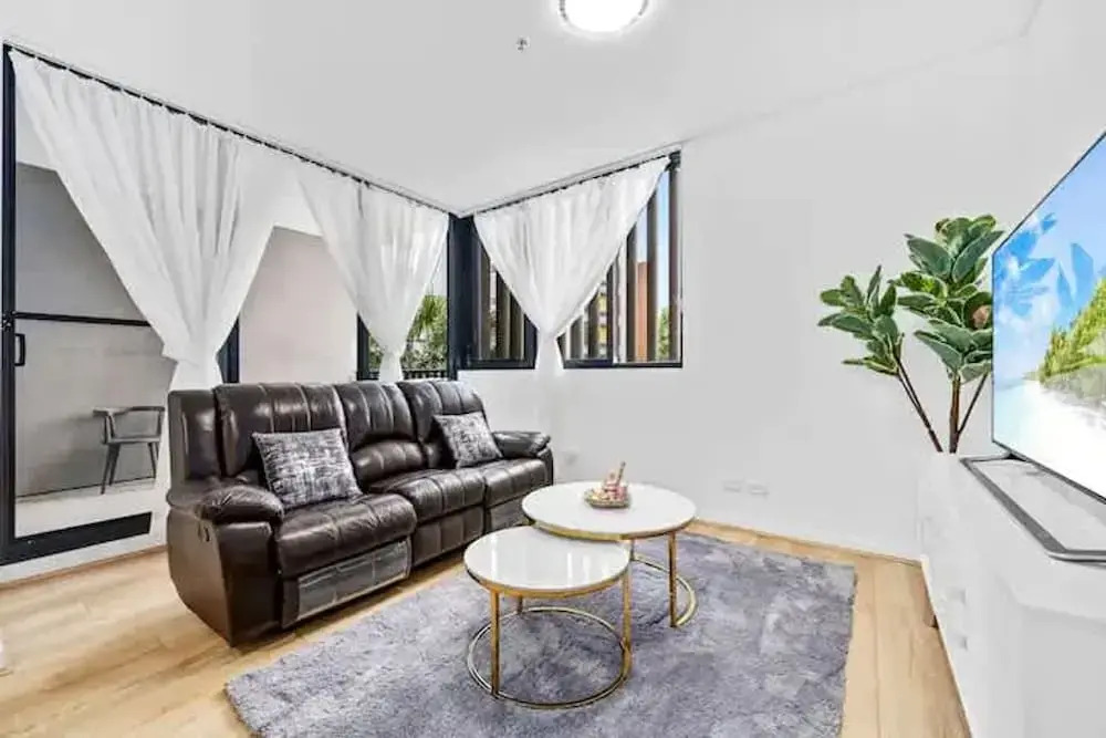 Metawise BnB 2BR Near Airport Pool Gym Train