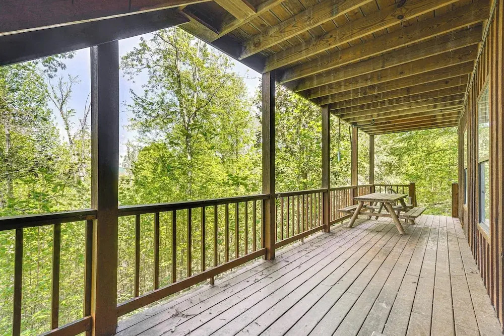 Hot Tub & Deck: Woodsy Sevierville Cabin