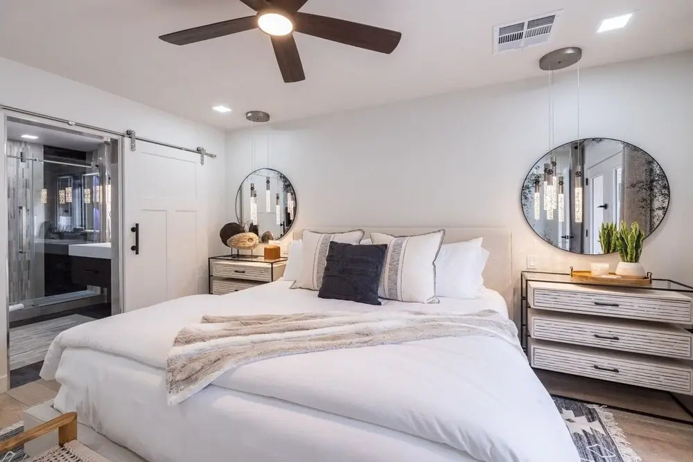 Phoenix 22nd St 4 Bedroom Home by RedAwning