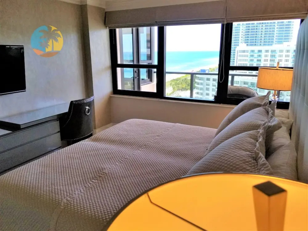 Alexander 1701 2 Bedroom Apts by RedAwning
