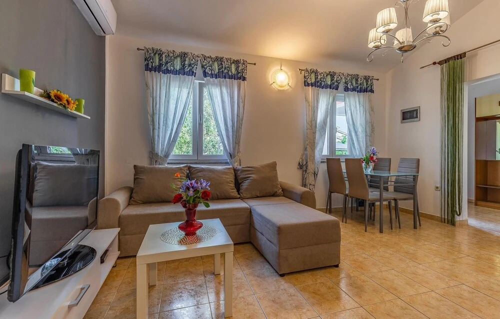 2 Bedroom Stunning Home In Medulin
