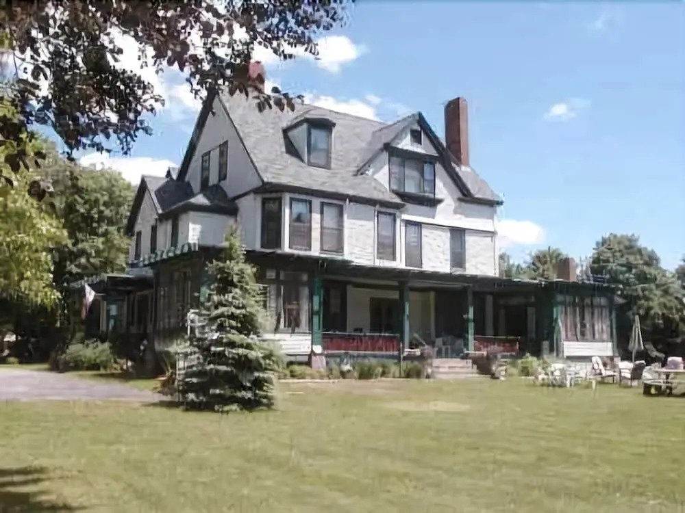 Eden Manor