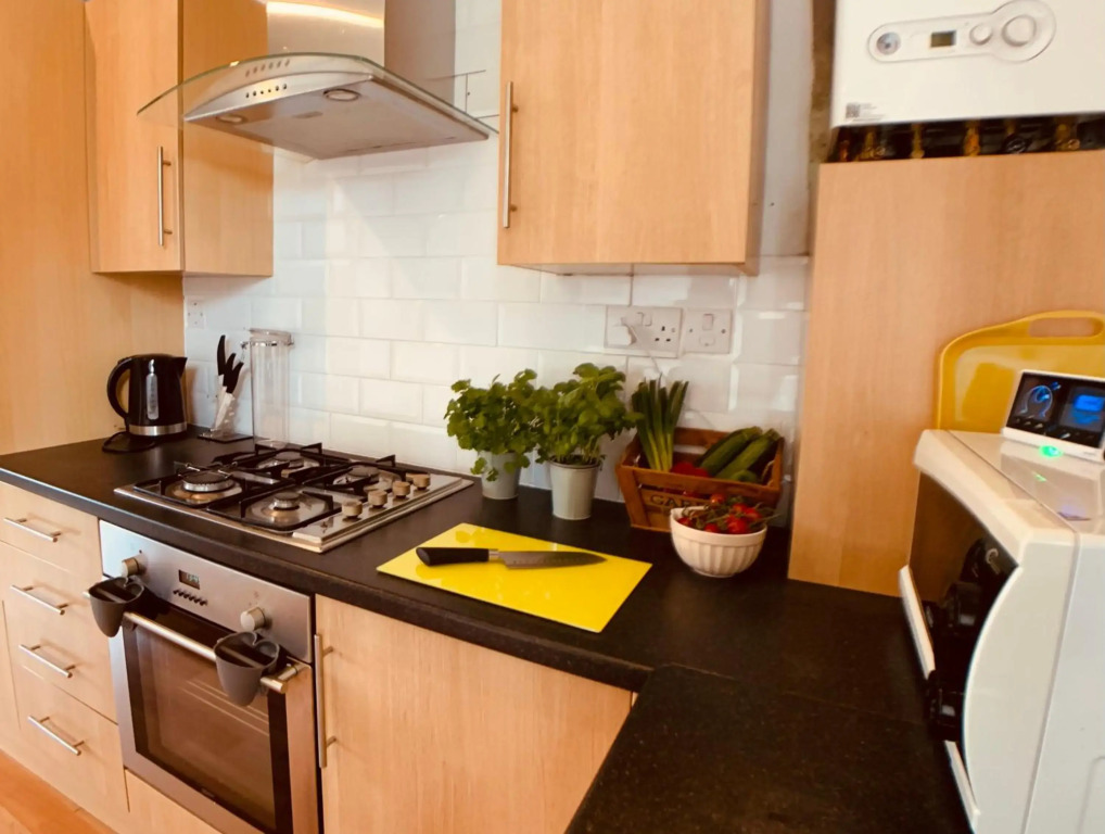 Maria- Bright and Modern City Center Apartment .