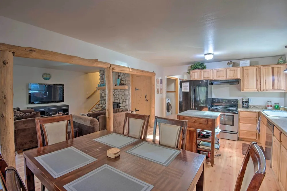 7 Mi to Heavenly Ski Resort: Cozy Tahoe Cabin