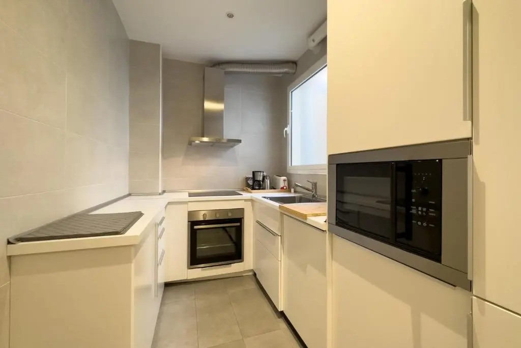 AinB Barcelona Sants Apartments