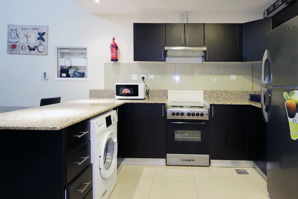Signature Holiday Home - Red Residence