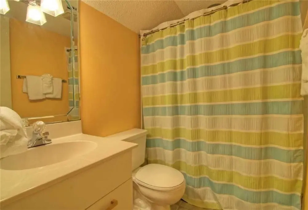 Richmond Park Three-bedroom Apartment 11-D