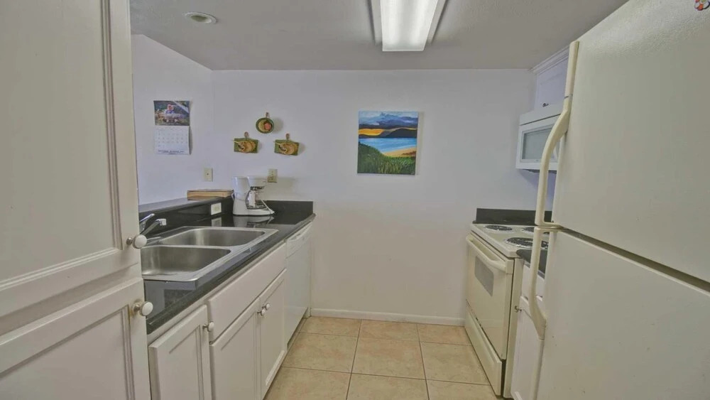123 - 1 Br Condo
