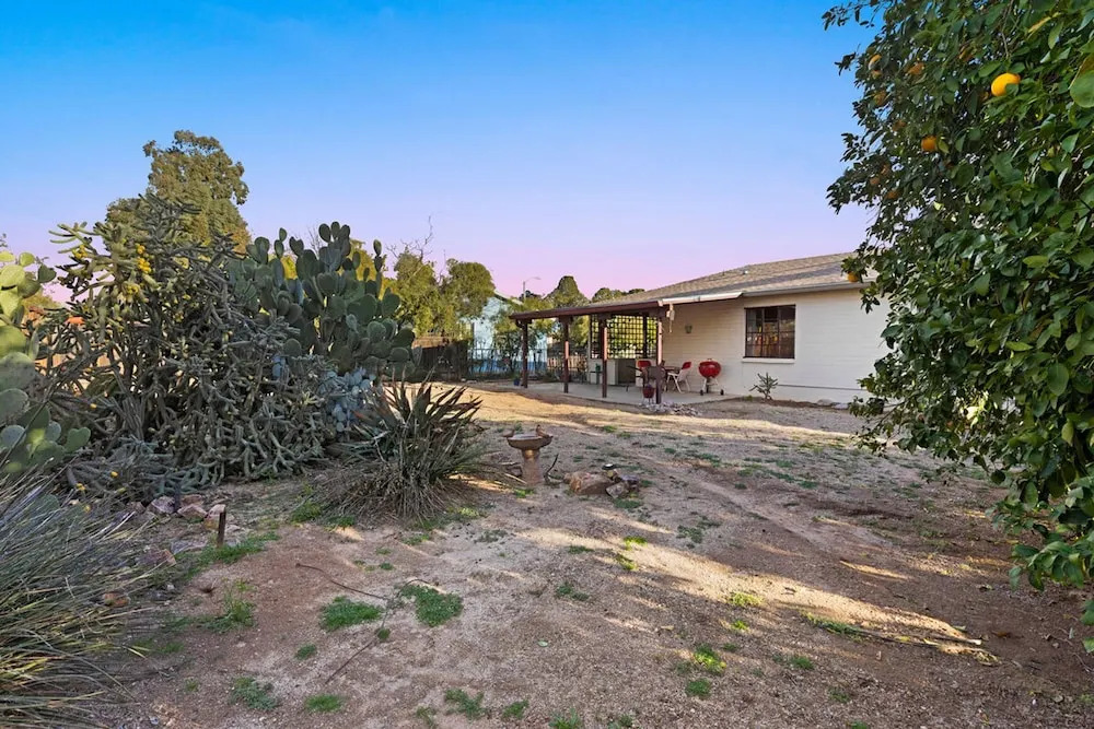 Cactus Garden Cottage 2BR by Casago