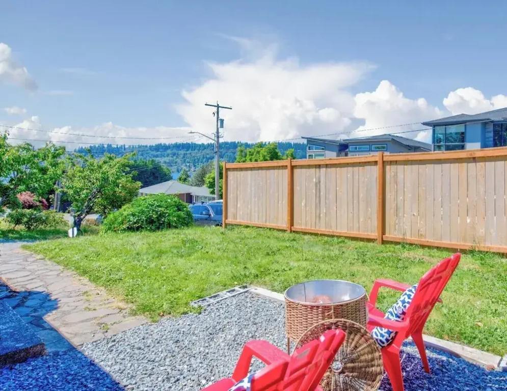 Lakeview Home in Renton, Walk to Beach, AC, Fenced